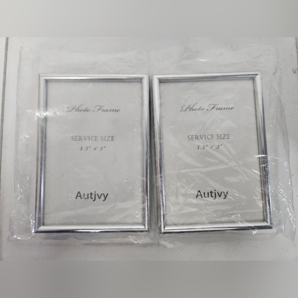 Autjvy 2 pack silver 3.5" x 5" frames - Picture 3 of 4